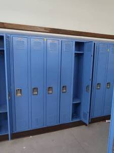 lot 330 image: 10 LOCKERS
