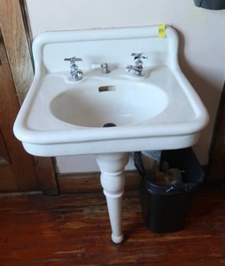 lot 347 image: ANTIQUE PEDESTAL SINK