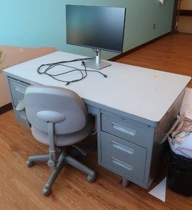 lot 357 image: HEAVY DUTY COMPUTER DESK WITH DELL MONITOR