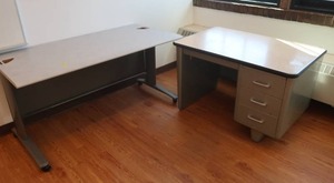 lot 364 image: 2 DESKS