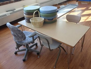 lot 380 image: TABLE WITH 4 CHAIRS