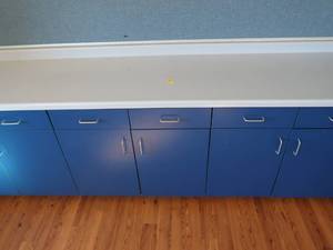 lot 384 image: COUNTERTOP WITH CABINETS