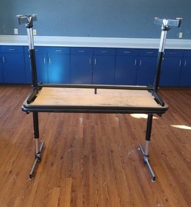 lot 387 image: 2 DESKS