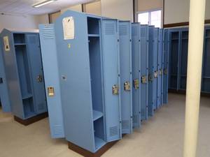 lot 404 image: BLUE LOCKERS