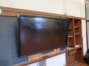 lot 420 image: CLEVER TOUCH SMART BOARD