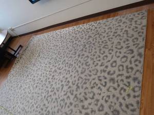 lot 433 image: DECORATIVE RUG