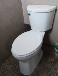 lot 441 image: STERLING TOILET PAPER DISPENSER