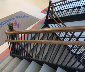 lot 443 image: ANTIQUE STAIRCASE HAND RAILING  &  BANISTER