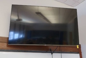 lot 447 image: 55 ROKU TV