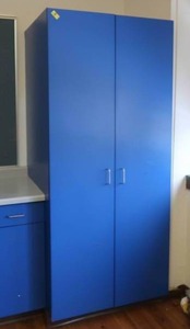 lot 457 image: 2 TALL BLUE CABINETS