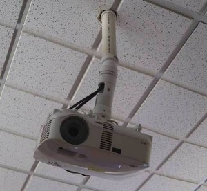 lot 472 image: NEC PROJECTOR