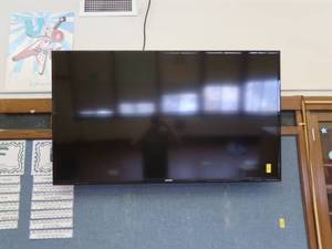 lot 473 image: 60 SAMSUNG TV