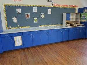 lot 475 image: LONG COUNTER TOP WITH CABINETS AND DRAWERS