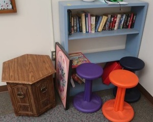 lot 484 image: WOODEN SHELF, WOODEN OCTAGON CABINET, 3 STOOLS
