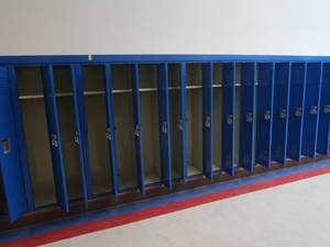 lot 492 image: 40 SCHOOL LOCKERS