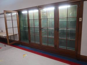 lot 495 image: GLASS DISPLAY DOORS WITH TROPHY DISPLAY SHELVES