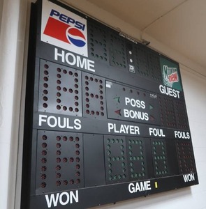 lot 500 image: DAKTRONICS SCOREBOARD WCONTROL CENTER & POSSESION ARROW