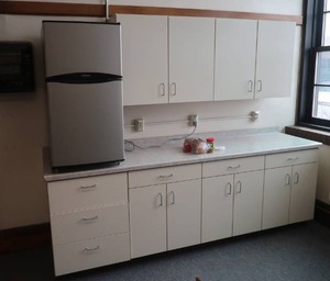 lot 521 image: CABINETS, COUNTERE TOP, MINI FRIDGE