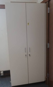 lot 522 image: LARGE WOODEN SHELF CABINET