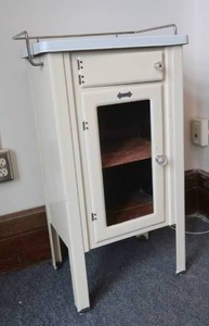 lot 524 image: ANTIQUE PELTON METAL CABINET