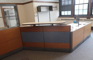 lot 534 image: LARGE  OFFICE DESK AREA LOT