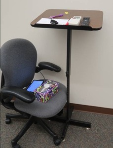 lot 550 image: PODIUM AND OFFICE CHAIR