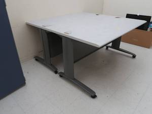 lot 554 image: 2 DESKS,