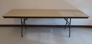 lot 557 image: 8 POLY MOLD TABLE