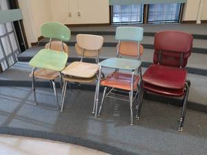lot 563 image: 9 DIFFERENT METAL CHAIRS
