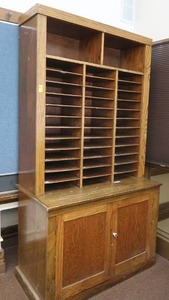 lot 571 image: LG WOODEN FOLDER SHELF