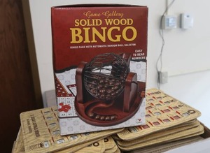 lot 572 image: SOLID WOOD BINGO SET