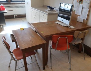 lot 581 image: 2 WOODEN TABLES, APPLE MONITOR WITH KEYBOARD AND MOUSE, 3 CHAIRS