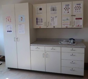 lot 582 image: COUNTER TOP WITH CABINETS AND DRAWERS