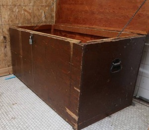 lot 623 image: STORAGE CHEST AND BIN