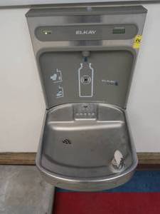 lot 642 image: ELKAY WATER FOUNTAIN WITH A BOTTLE FILLER