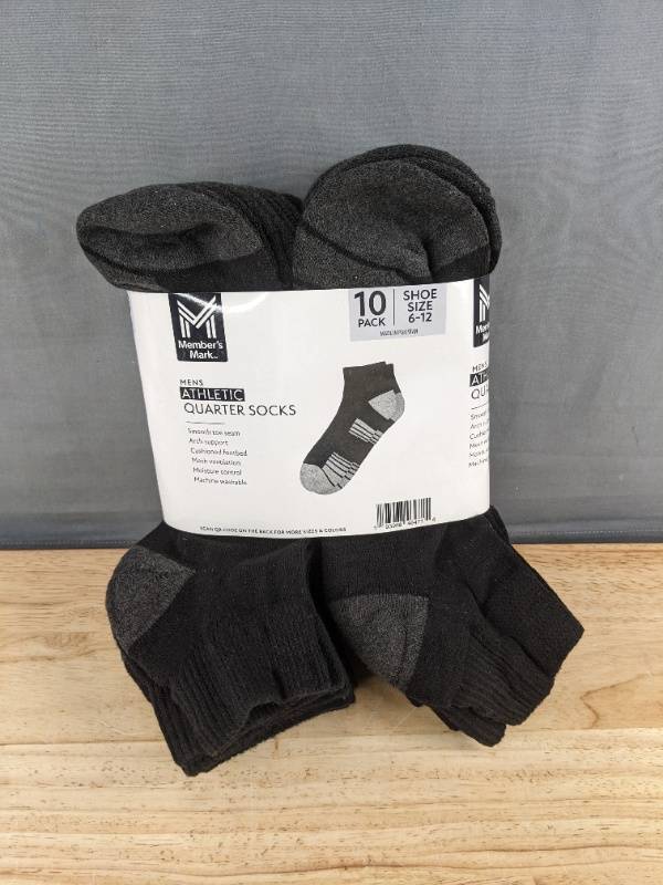 lot 67D image: 10 Members Mark Mens Athletic Quarter Socks Black, Shoe Size 6-12 - Brand New