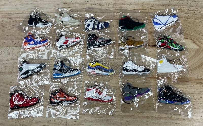 lot 21C image: 20 Brand New Nike, Air Jordan, Air Max, Kobe Sneaker Shoe Keychains