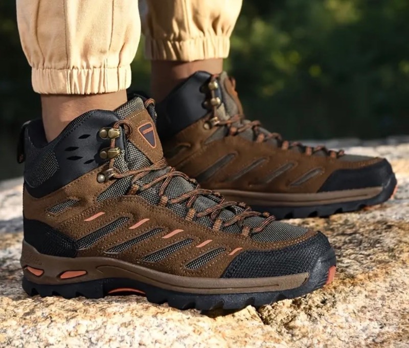 lot 27W image: Outdoor Hiking and Mountaineering Mens Boots, Size 6.57 - Brand New