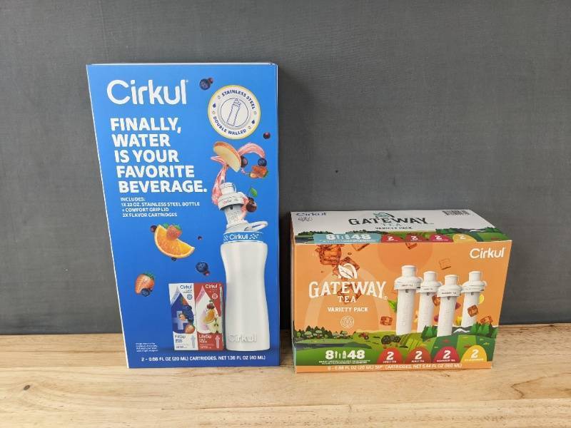 lot 29F image: Cirkul Gateway 22 oz Bottle & 10 Tea Variety Pack - Brand New