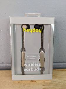 lot 413 image: Heyday Wireless Earbuds - Brand New P