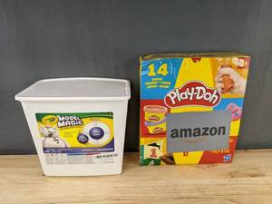 lot 212 image: Crayola Model Magic 3 x 8 oz Packs & Play-Doh Countdown Calendar - Brand New