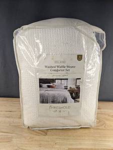 lot 88P image: Threshold Washed Waffle Weave Comforter Set FullQueen - White - Brand New