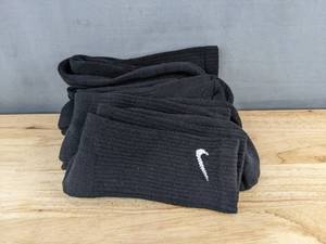 lot 21T image: Nike Black Crew Socks, 6 Total - New