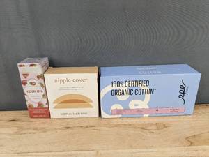 lot 257 image: ikzee Yoni Oil Strawberry 60ml (2.02 oz) & Nipple Cover Silicone & 18 Panty Liners - Brand New