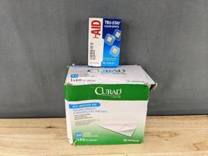 lot 275 image: 50 Curad Non-Adherent Pad 3 x 8 in - Brand New