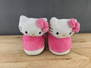 lot 200A image: Hello Kitty Kids Slippers - Size 131 - Brand New