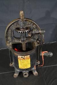 lot 207 image: Enterprise MFG Co No. 25 4-Quart Sausage Stuffer - Cast Iron