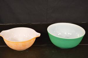 lot 208 image: Ceramic Bowls Set of 2 - PeachOrange with Pour Spout & Green with Light Blue Interior