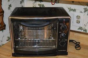 lot 215 image: Hamilton Beach Countertop Toaster Oven with Convection