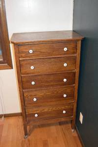 lot 224 image: Chest of Drawers - Oak Finish Tall 6-Drawer Dresser with White Ceramic Knobs